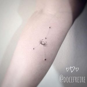 Tatuagem da constelação de câncer