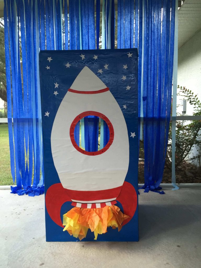 aniversário de astronauta - painel de foguete