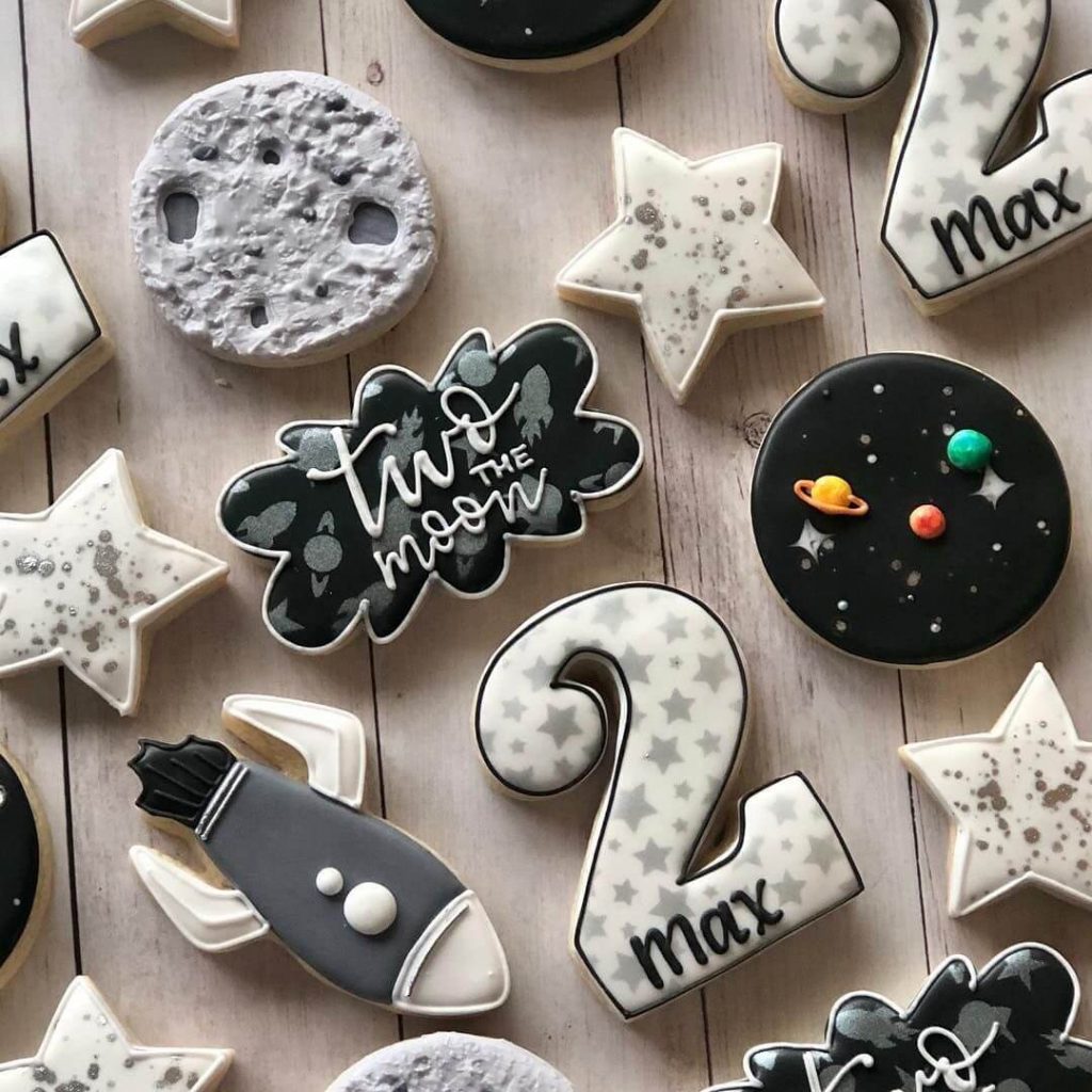 biscoitos decorados com tema de astronauta
